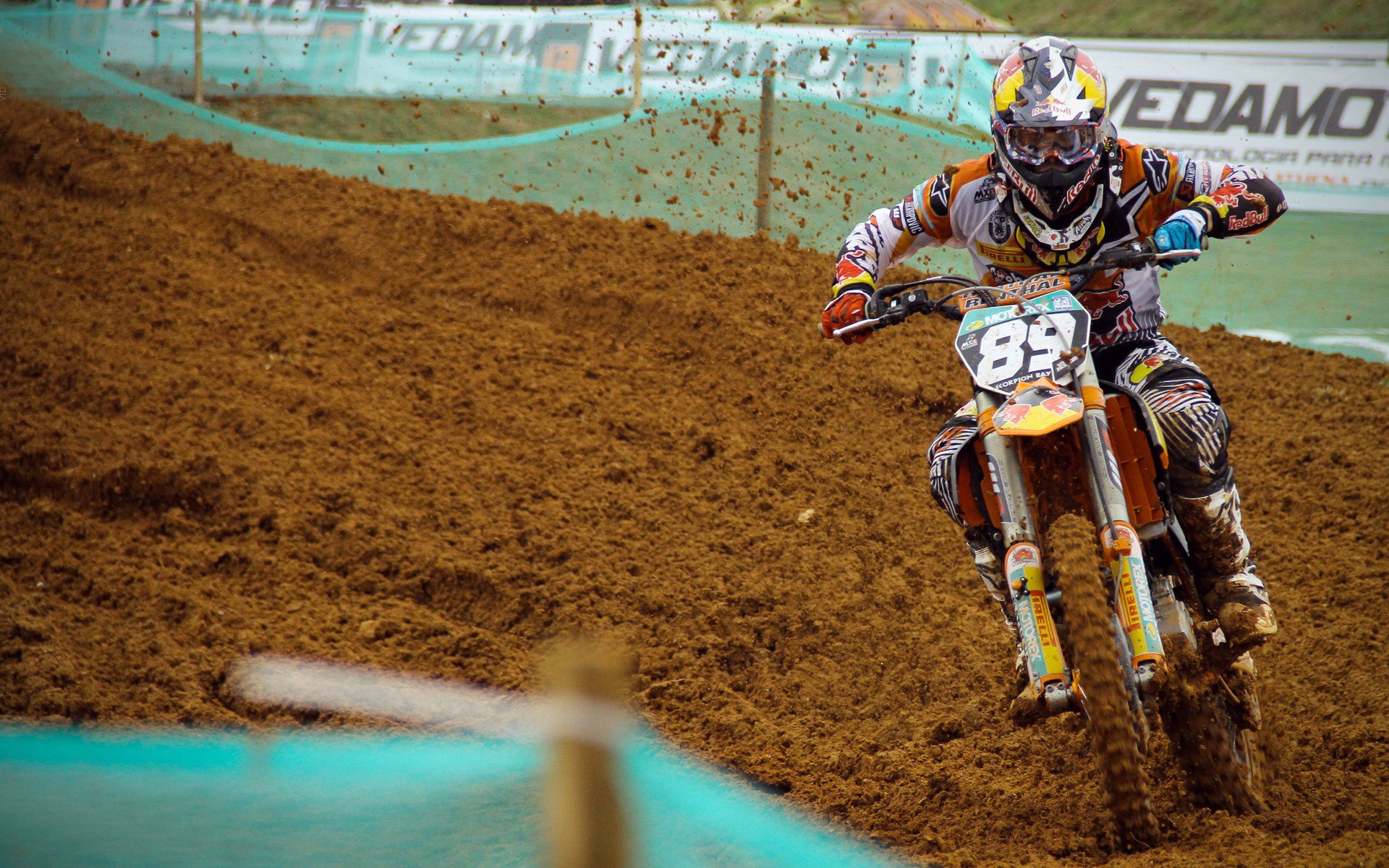 那夜，摩纳哥的街道成了一条只属于保罗的河流